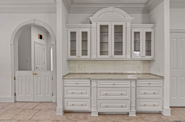 8120 Rosewood Dr, Denham Springs, LA 70726