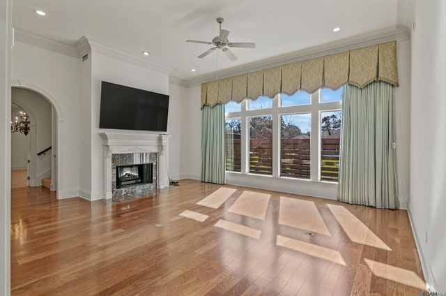 8120 Rosewood Dr, Denham Springs, LA 70726