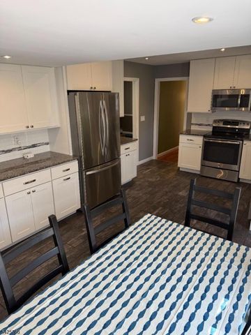 320 Sidney Rd, Franklin Twp., NJ 08867