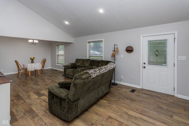 140 Appletree Row, Greenwood, IN 46142