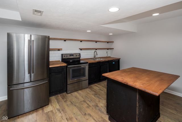 140 Appletree Row, Greenwood, IN 46142