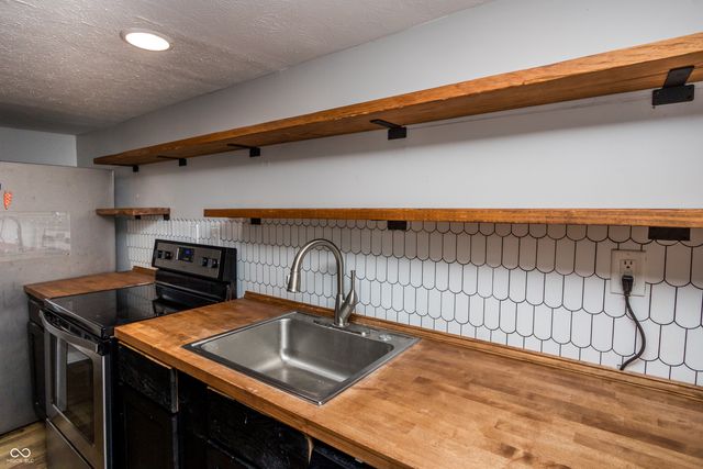 140 Appletree Row, Greenwood, IN 46142