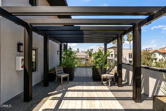 150 S Oak Knoll Avenue 303, Pasadena, CA 91101