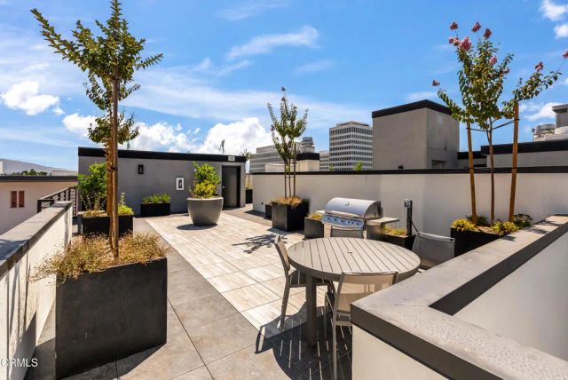 150 S Oak Knoll Avenue 303, Pasadena, CA 91101