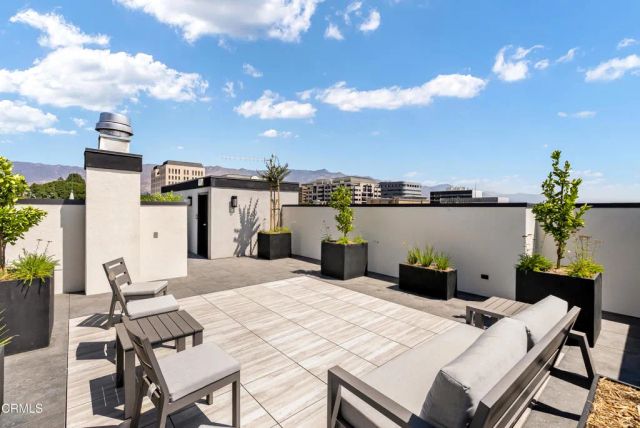 150 S Oak Knoll Avenue 303, Pasadena, CA 91101