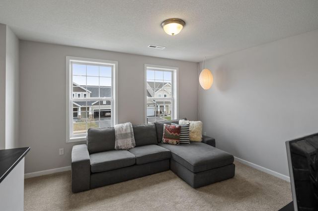 561 14th Street NW, New Brighton, MN 55112