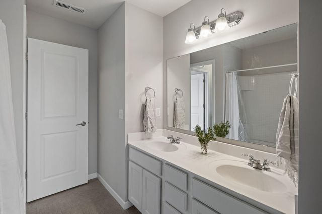 561 14th Street NW, New Brighton, MN 55112