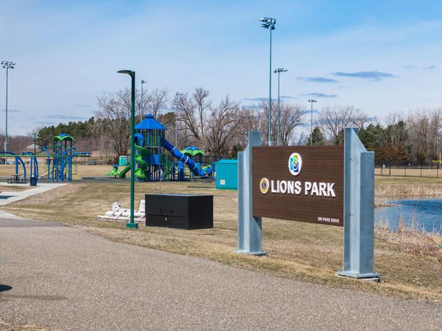 561 14th Street NW, New Brighton, MN 55112