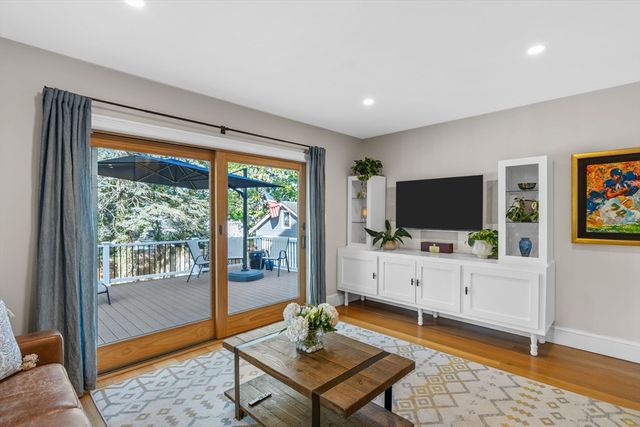 186 Temple St, Boston, MA 02132