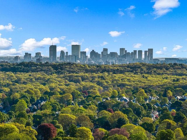 186 Temple St, Boston, MA 02132