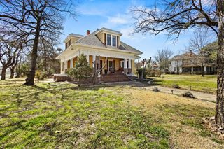 1104 W Bond Street, Denison, TX 75020