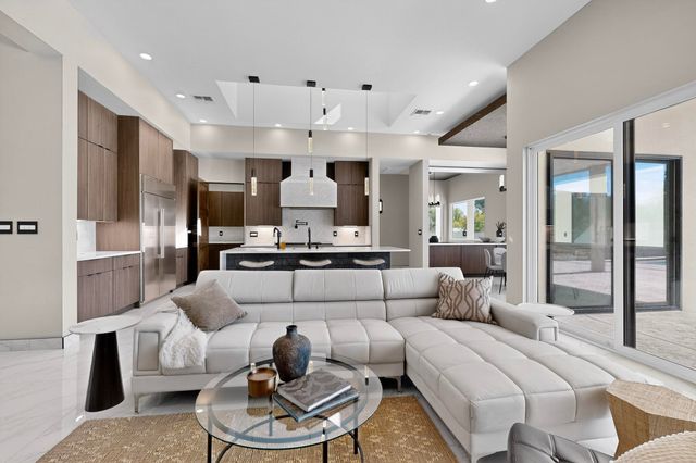 416 Bledsoe Road NW, Albuquerque, NM 87107