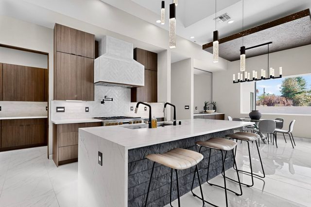 416 Bledsoe Road NW, Albuquerque, NM 87107