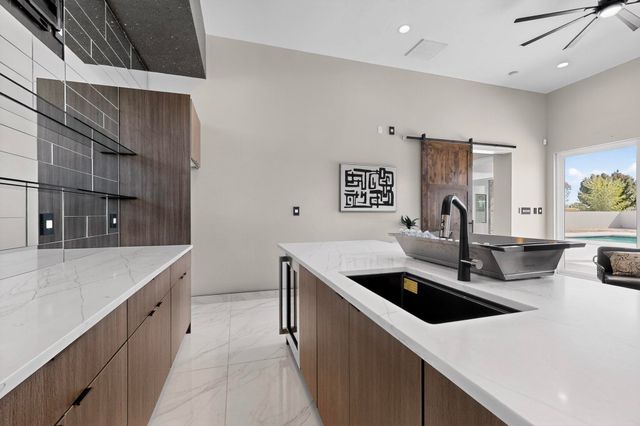 416 Bledsoe Road NW, Albuquerque, NM 87107