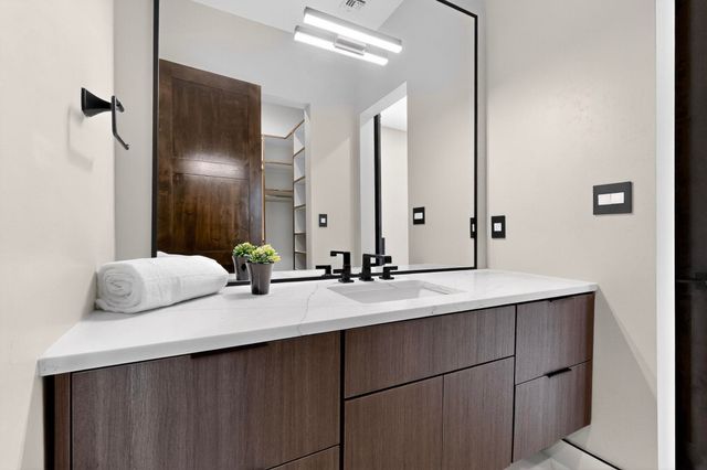 416 Bledsoe Road NW, Albuquerque, NM 87107