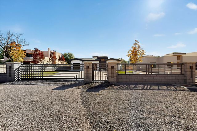 416 Bledsoe Road NW, Albuquerque, NM 87107