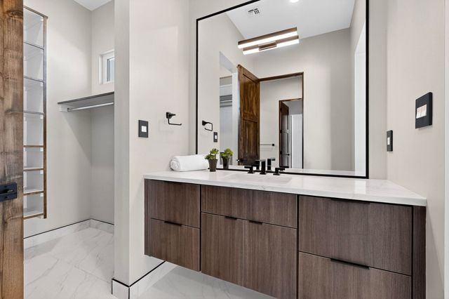 416 Bledsoe Road NW, Albuquerque, NM 87107