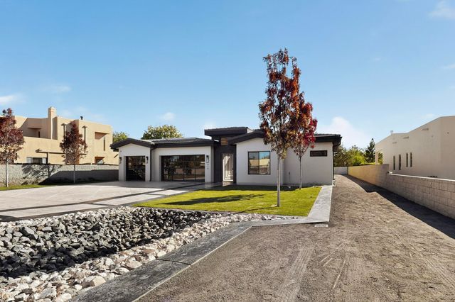 416 Bledsoe Road NW, Albuquerque, NM 87107