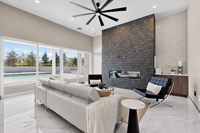 416 Bledsoe Road NW, Albuquerque, NM 87107