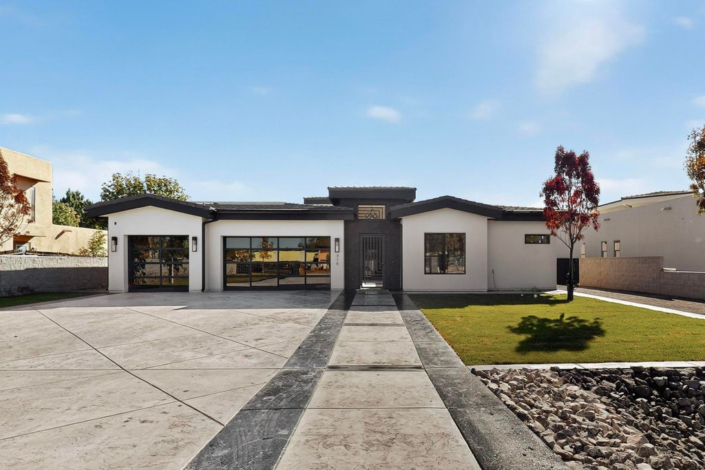 Image 1 of property listing at 416 Bledsoe Road NW, Albuquerque, NM 87107