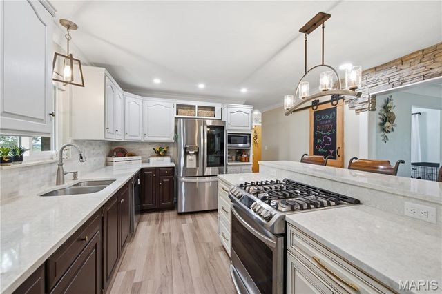 8 W Lockhaven CT Court, Edwardsville, IL 62025