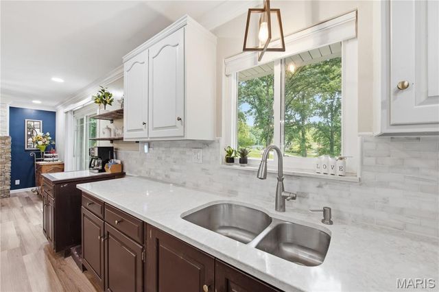 8 W Lockhaven CT Court, Edwardsville, IL 62025