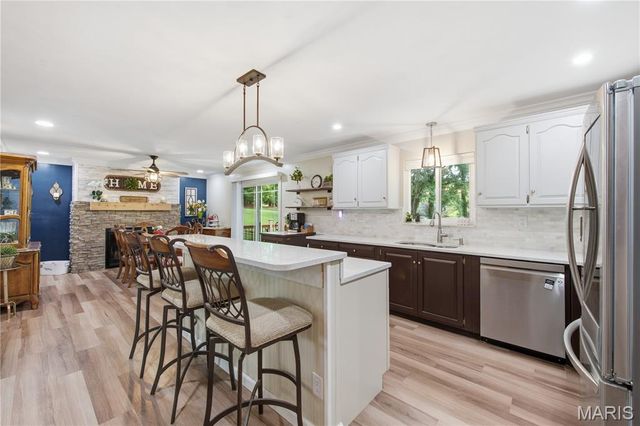 8 W Lockhaven CT Court, Edwardsville, IL 62025