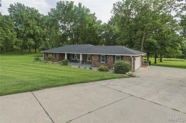 8 W Lockhaven CT Court, Edwardsville, IL 62025