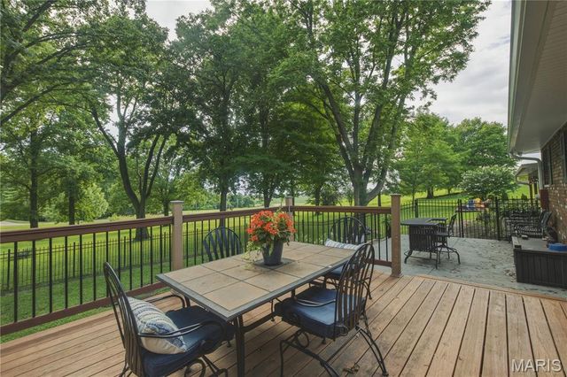 8 W Lockhaven CT Court, Edwardsville, IL 62025