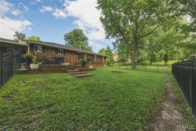 8 W Lockhaven CT Court, Edwardsville, IL 62025