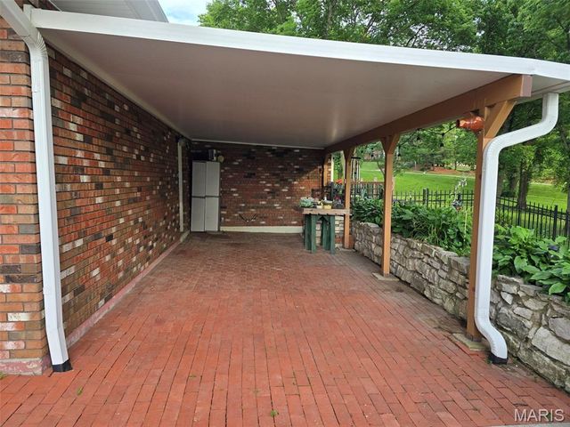 8 W Lockhaven CT Court, Edwardsville, IL 62025
