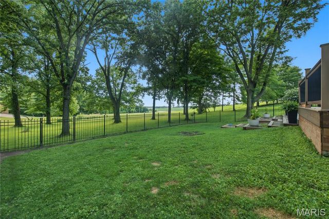 8 W Lockhaven CT Court, Edwardsville, IL 62025