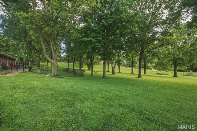 8 W Lockhaven CT Court, Edwardsville, IL 62025