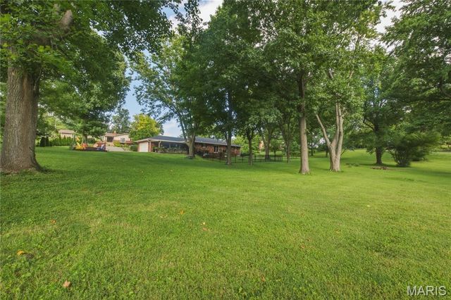 8 W Lockhaven CT Court, Edwardsville, IL 62025