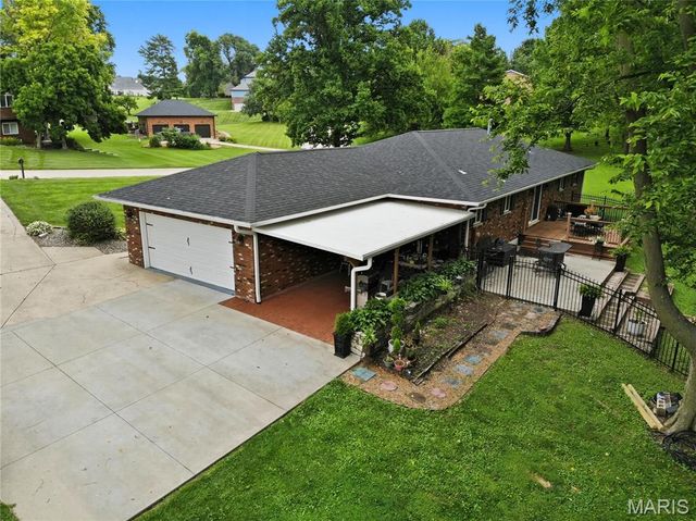 8 W Lockhaven CT Court, Edwardsville, IL 62025