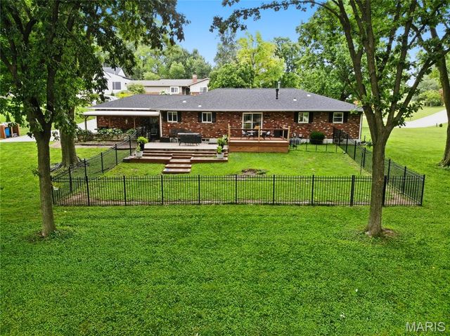 8 W Lockhaven CT Court, Edwardsville, IL 62025