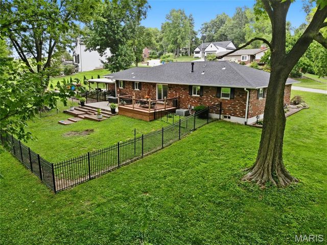 8 W Lockhaven CT Court, Edwardsville, IL 62025