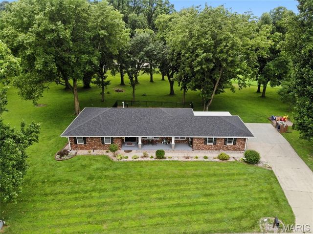 8 W Lockhaven CT Court, Edwardsville, IL 62025