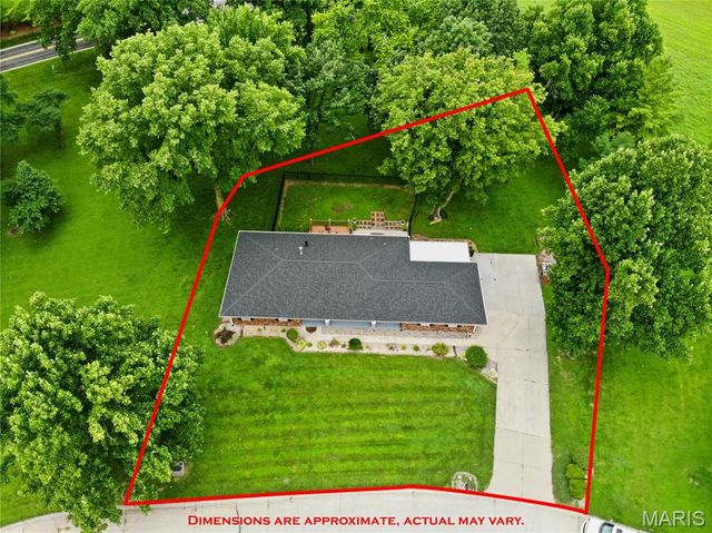 8 W Lockhaven CT Court, Edwardsville, IL 62025