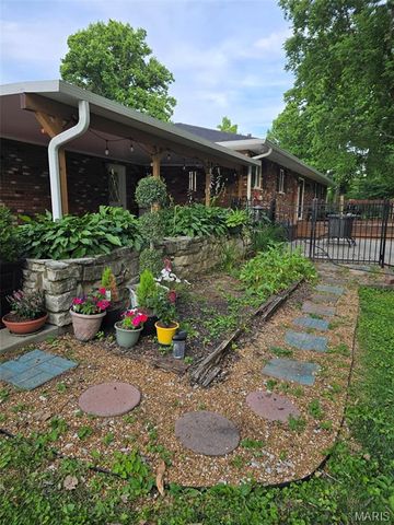 8 W Lockhaven CT Court, Edwardsville, IL 62025