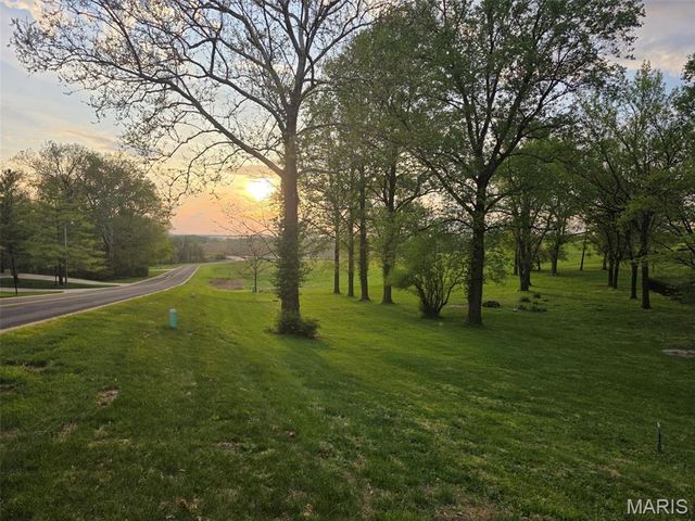 8 W Lockhaven CT Court, Edwardsville, IL 62025