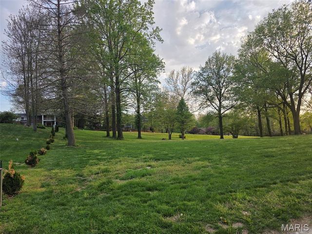 8 W Lockhaven CT Court, Edwardsville, IL 62025