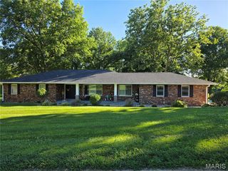 8 W Lockhaven CT Court, Edwardsville, IL 62025