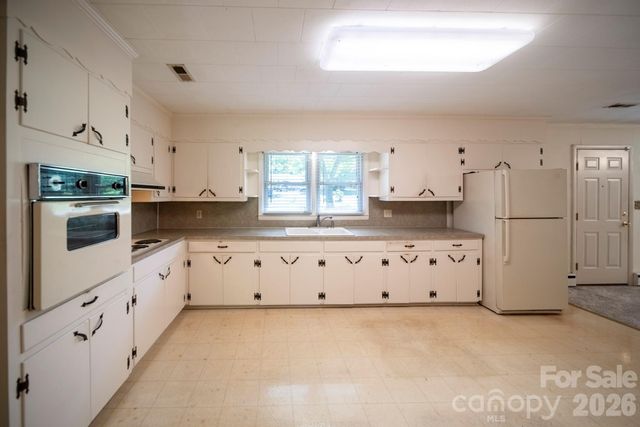4646 Rainbow Drive, Kannapolis, NC 28081