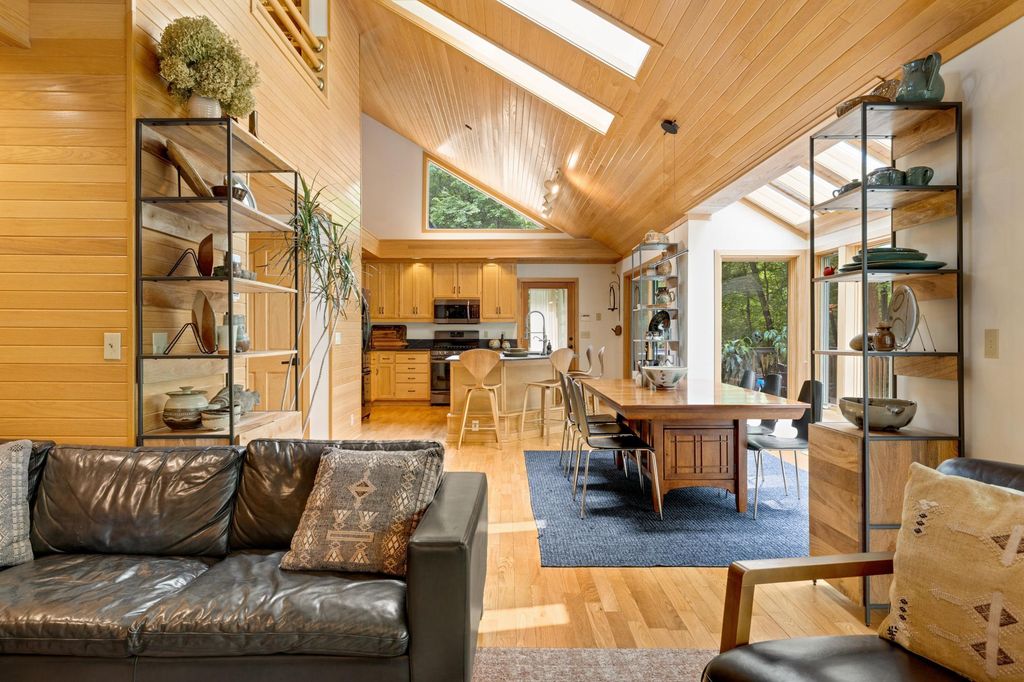 25633 E Comfort Drive, Wyoming, MN 55013