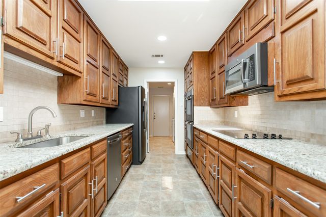 6807 Anglebluff Circle, Dallas, TX 75248