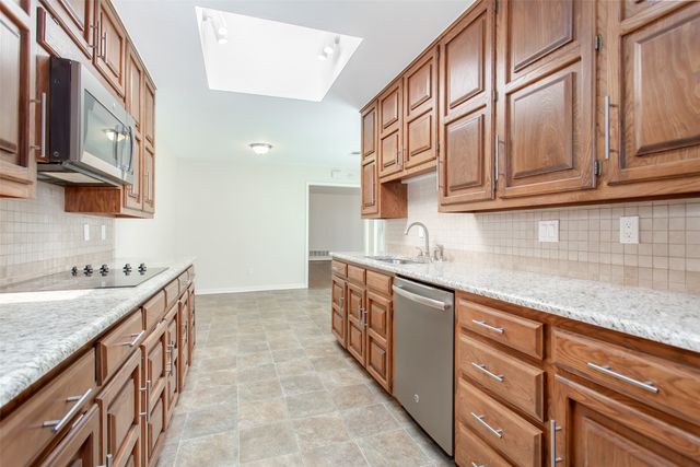 6807 Anglebluff Circle, Dallas, TX 75248