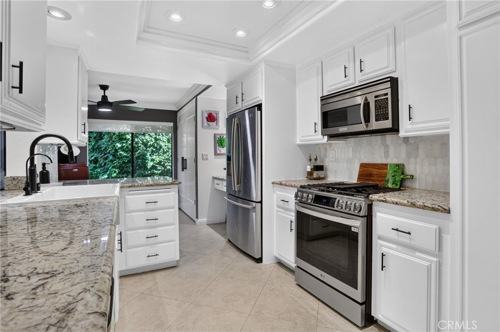 Image 2 of property listing at 27871 Esporlas 27, Mission Viejo, CA 92692