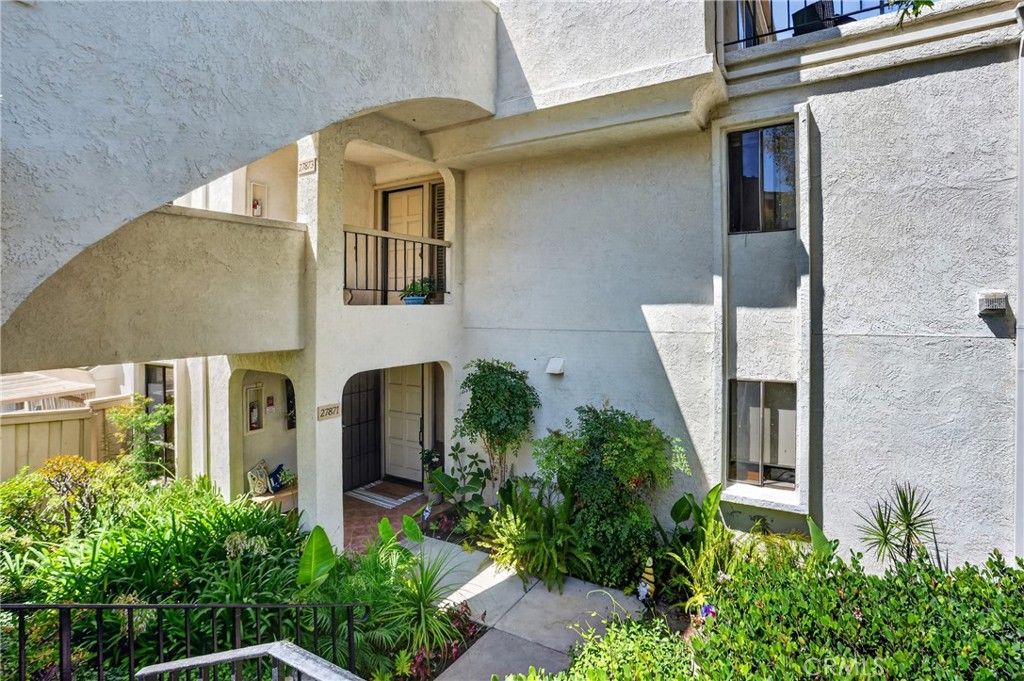 Image 34 of property listing at 27871 Esporlas 27, Mission Viejo, CA 92692