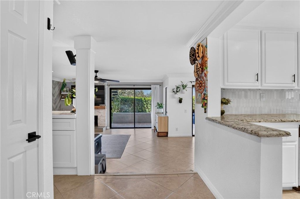 Image 4 of property listing at 27871 Esporlas 27, Mission Viejo, CA 92692